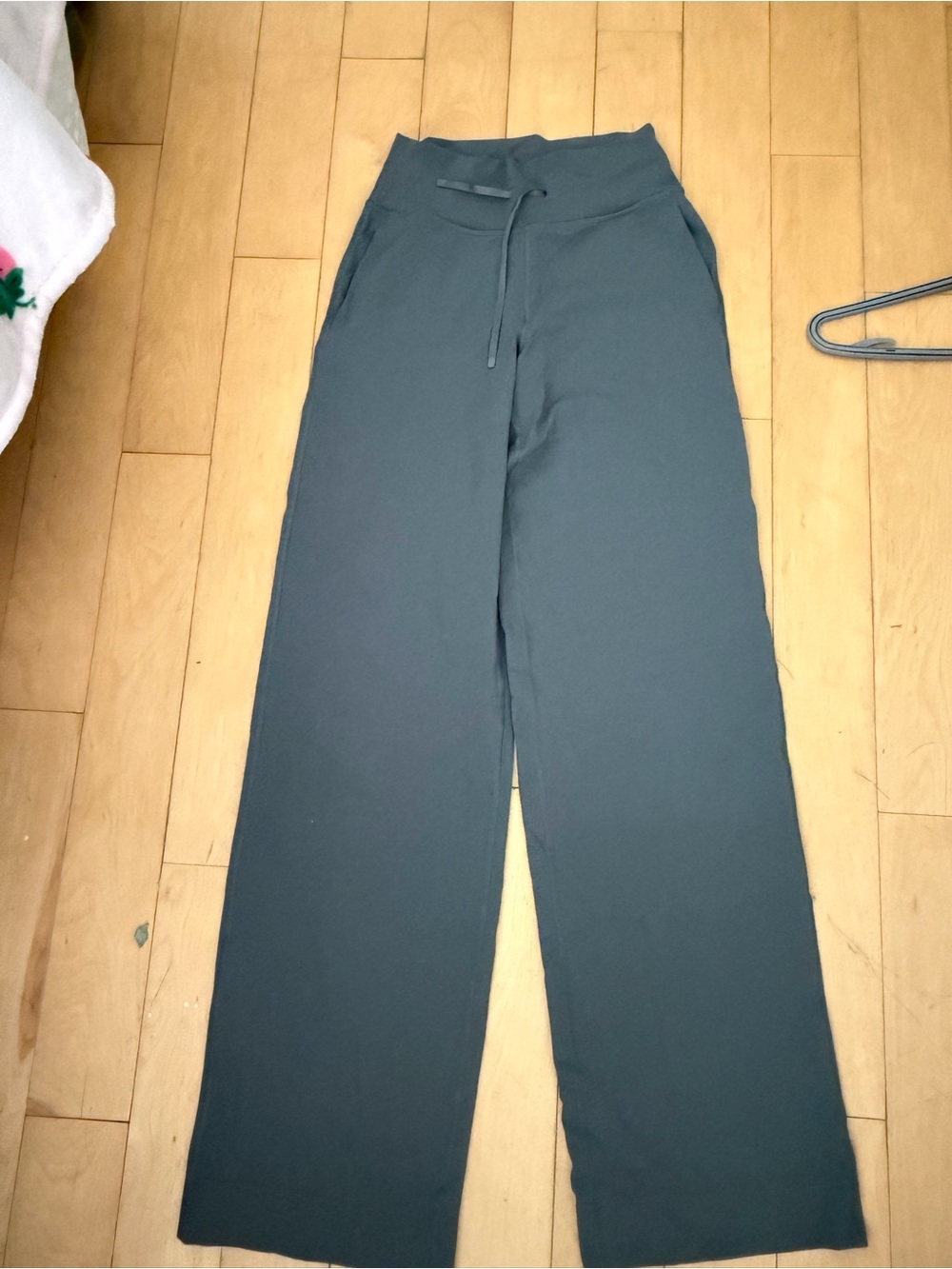 Wide Leg Drawstring Pants in grey onxy